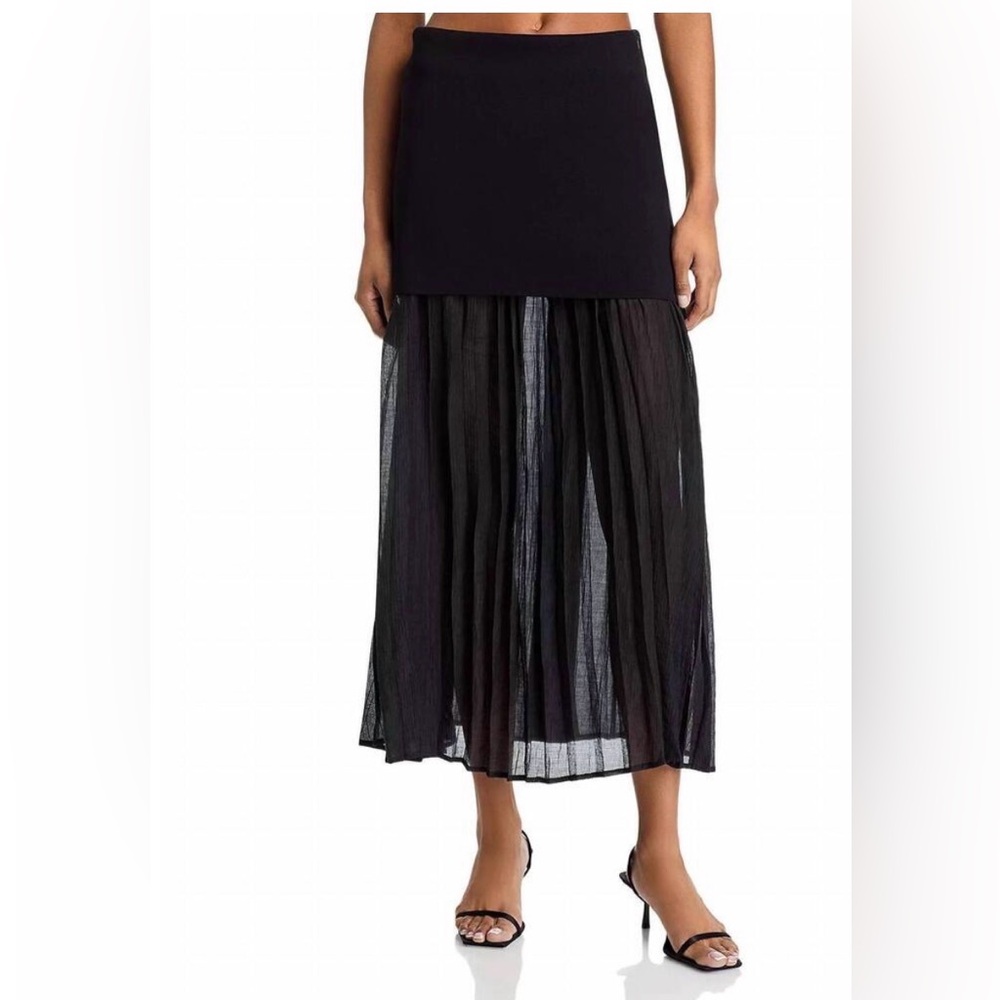 🌸. Elegant Black Pleated Skirt